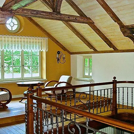 Сasa de vacaciones Sleeps 17 Air Con Wifi Kretowiny