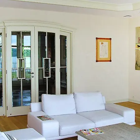 Sleeps 17 Air Con Wifi