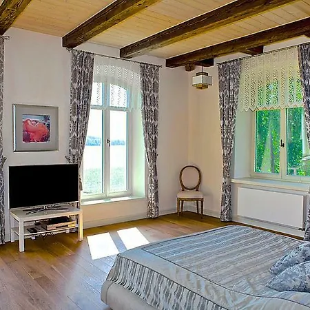 Sleeps 17 Air Con Wifi