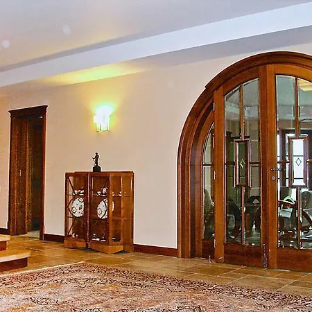 Sleeps 17 Air Con Wifi
